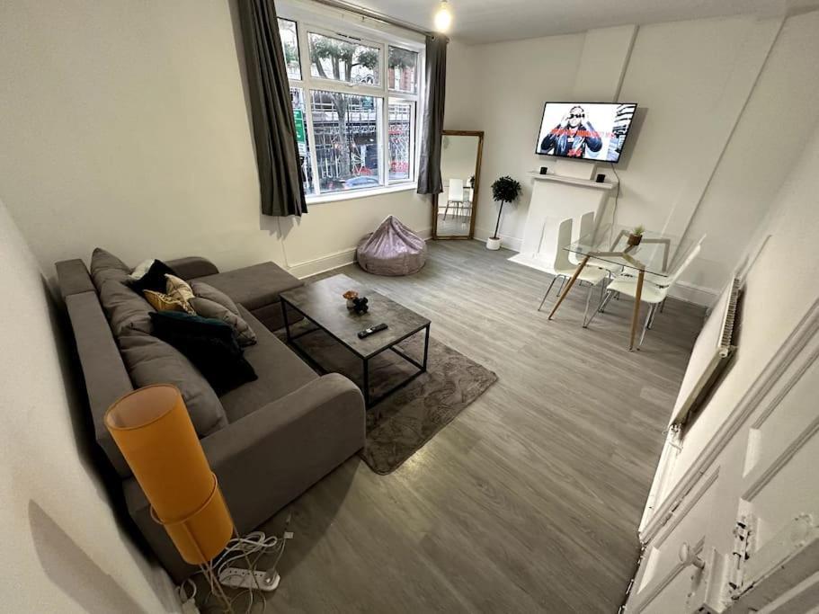 Spectacular 2 Bedroom On Tower Bridge London Exterior photo