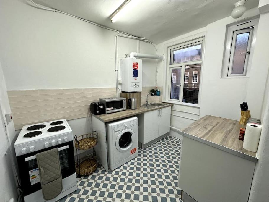 Spectacular 2 Bedroom On Tower Bridge London Exterior photo