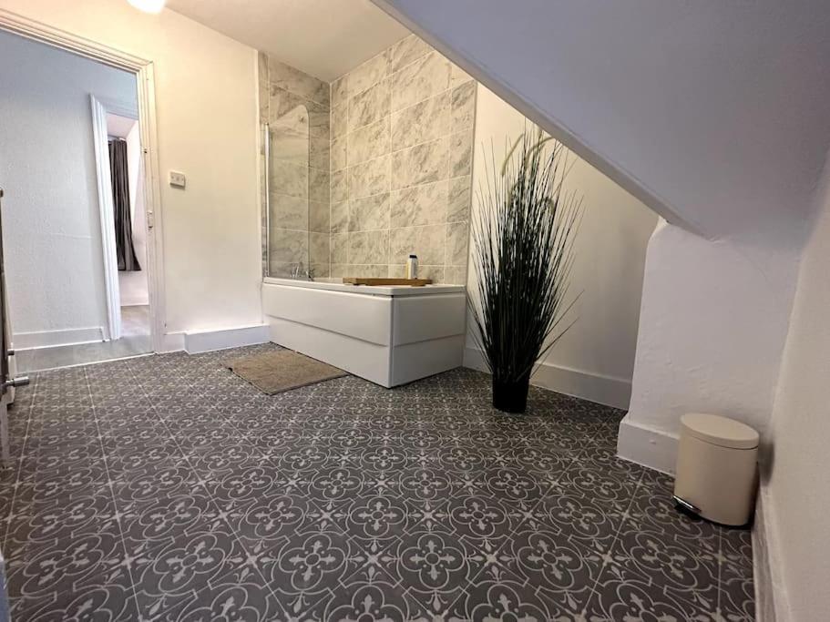 Spectacular 2 Bedroom On Tower Bridge London Exterior photo