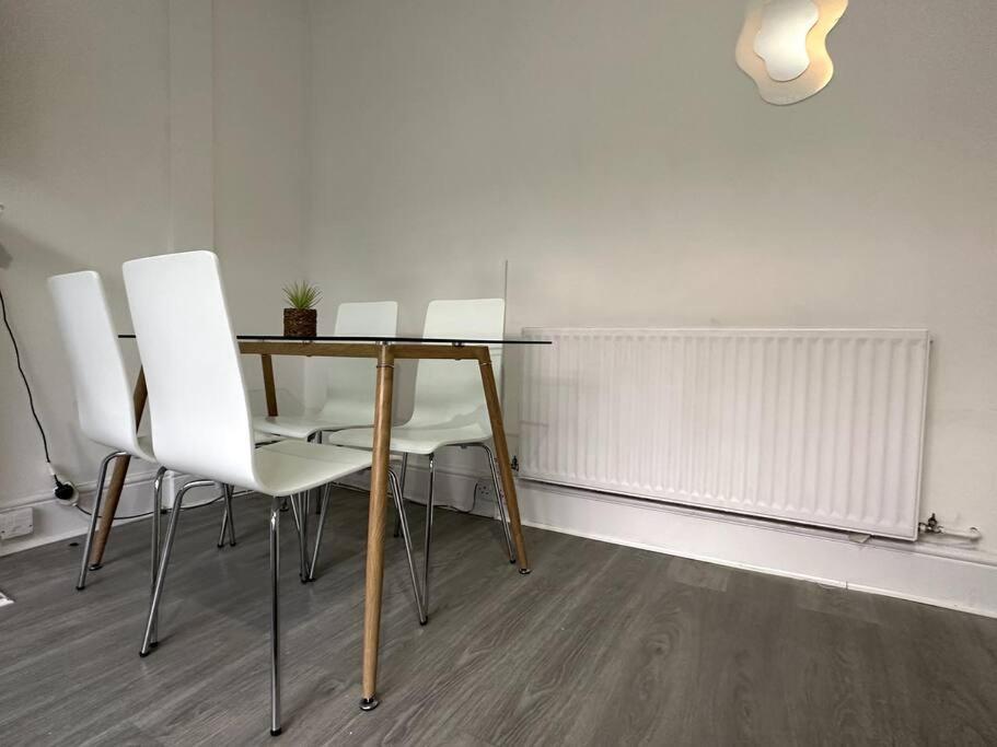 Spectacular 2 Bedroom On Tower Bridge London Exterior photo